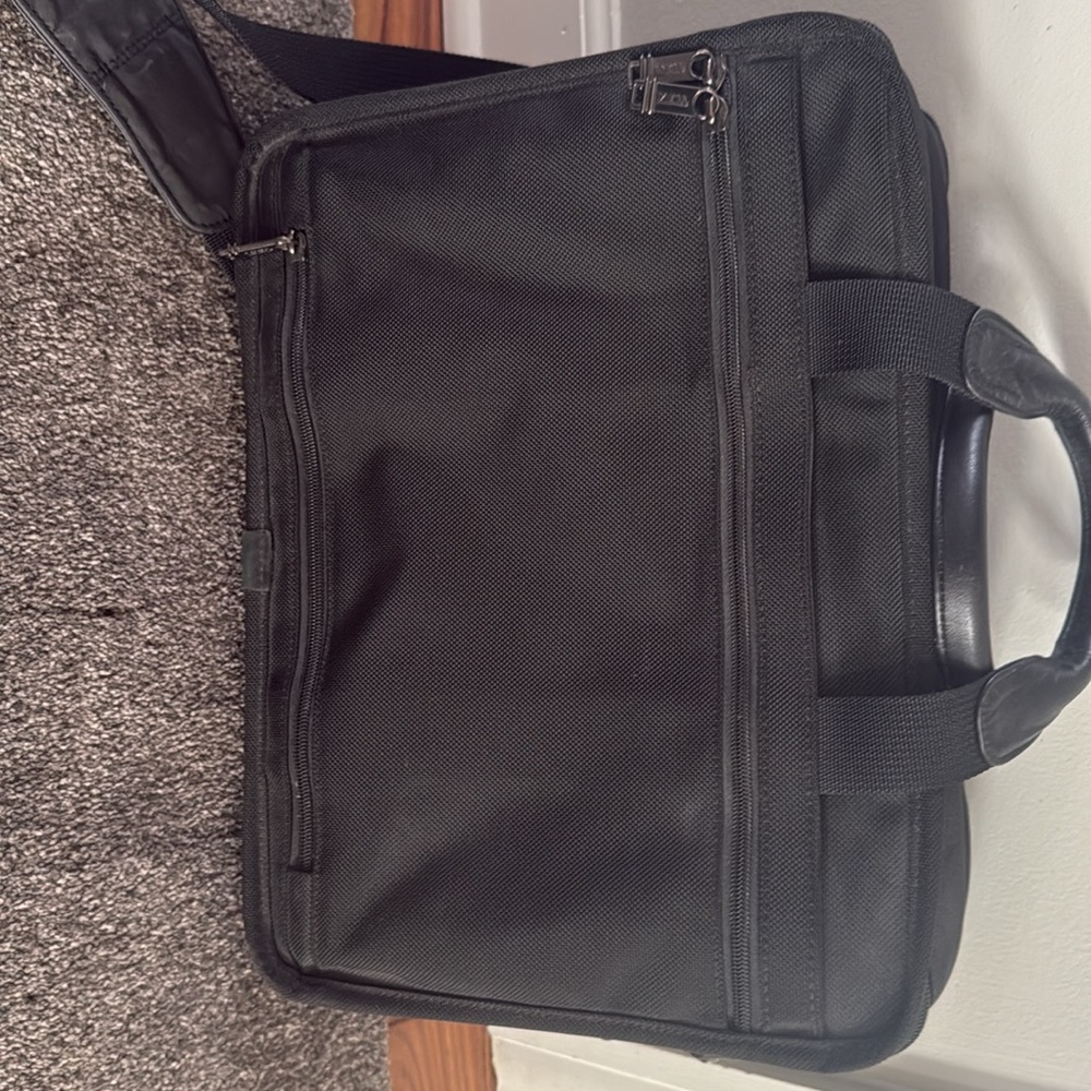 Very Good Condition Tumi Alpha Expandable Organiz… - image 3